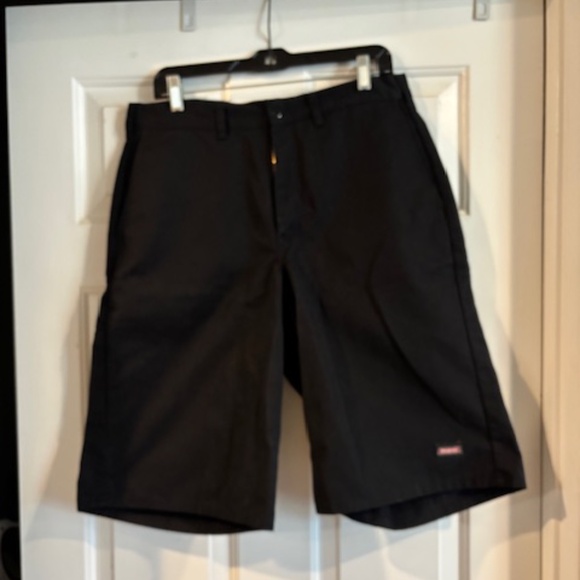 Dickies Authentic NEW black shorts 34" x 24"L - Picture 1 of 4